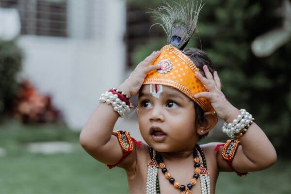 Parents holding newborn baby, newborn photography in Bangalore